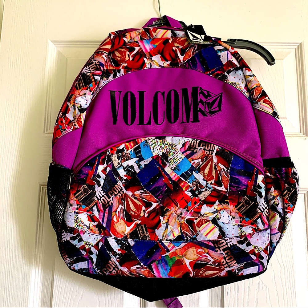 New with tag Volcom backpack, it is chic & colourful. It will bring joy to you